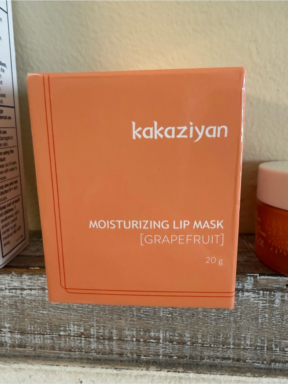 Avene Sunscreen, Grapefruit Moisturizing Lip Mask, Vitamin C Gel + Black Bag - Picture 5 of 8